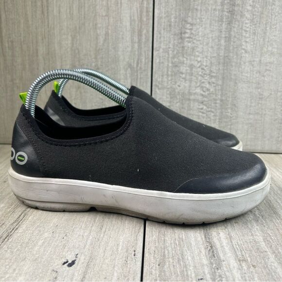 OOFOS OOmg eeZee Black Slip On Comfort Mule Recovery Shoes Womens Size 8.5 - Picture 1 of 10
